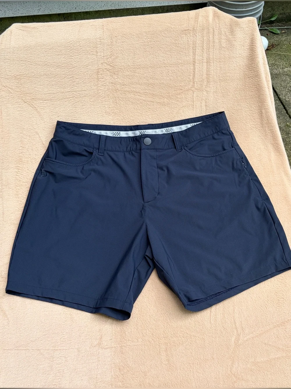 Rhone Men's Momentum Golf Short 7